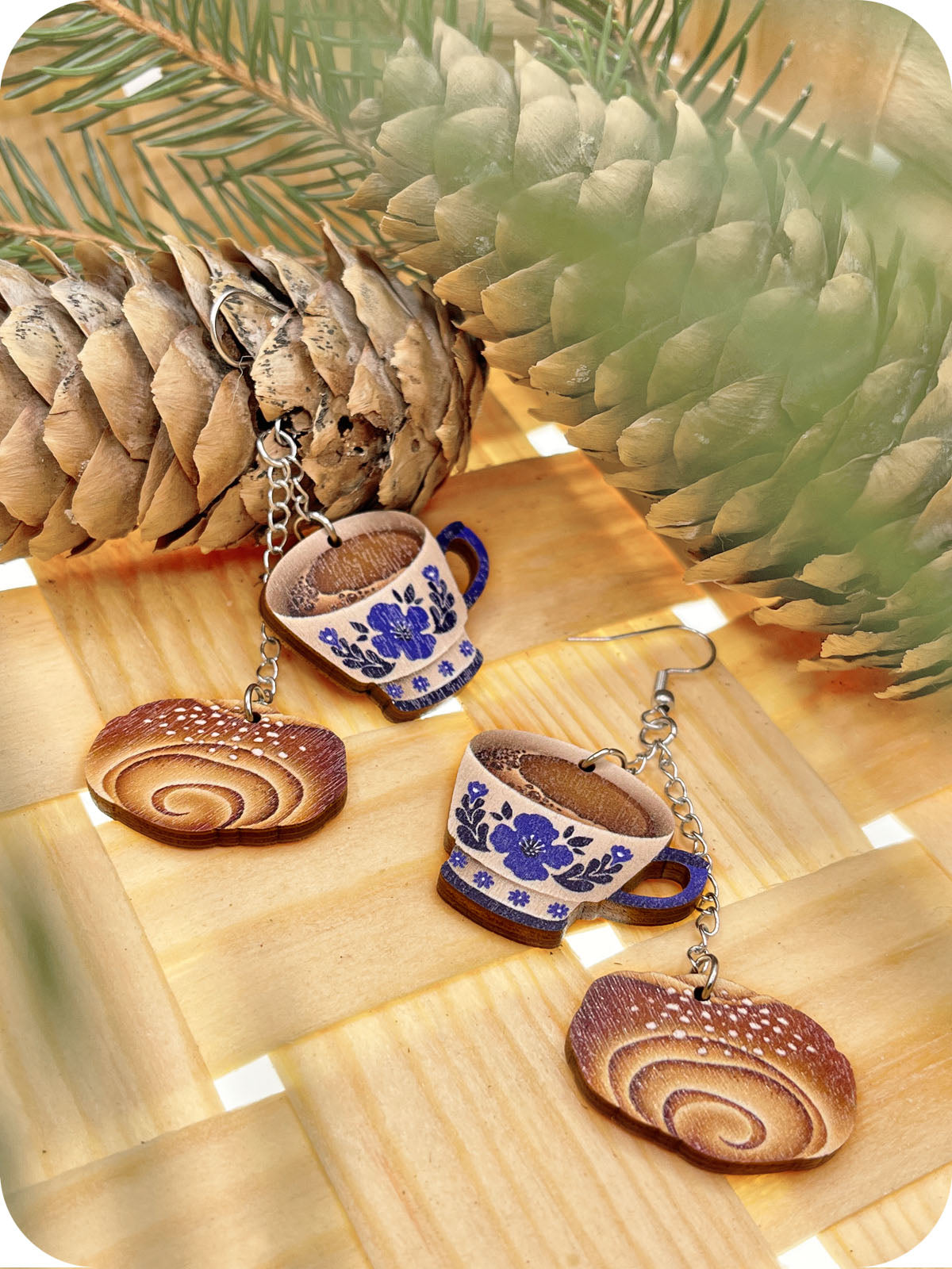 Sumppi&Puusti, sininen (korvakoru, koukku)